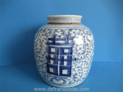 a Chinese blue and white ginger jar and cover