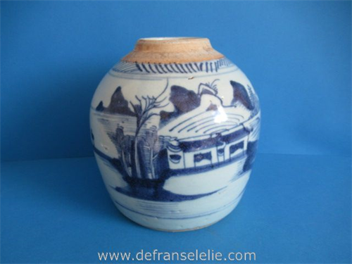 Chinese blue and white porcelain jar